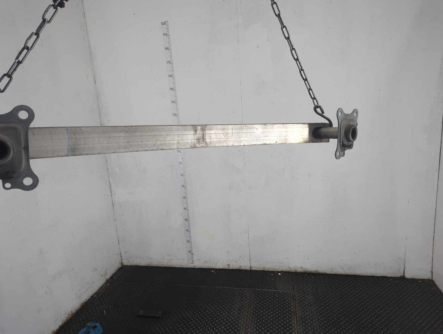 Усилитель переднего бампера