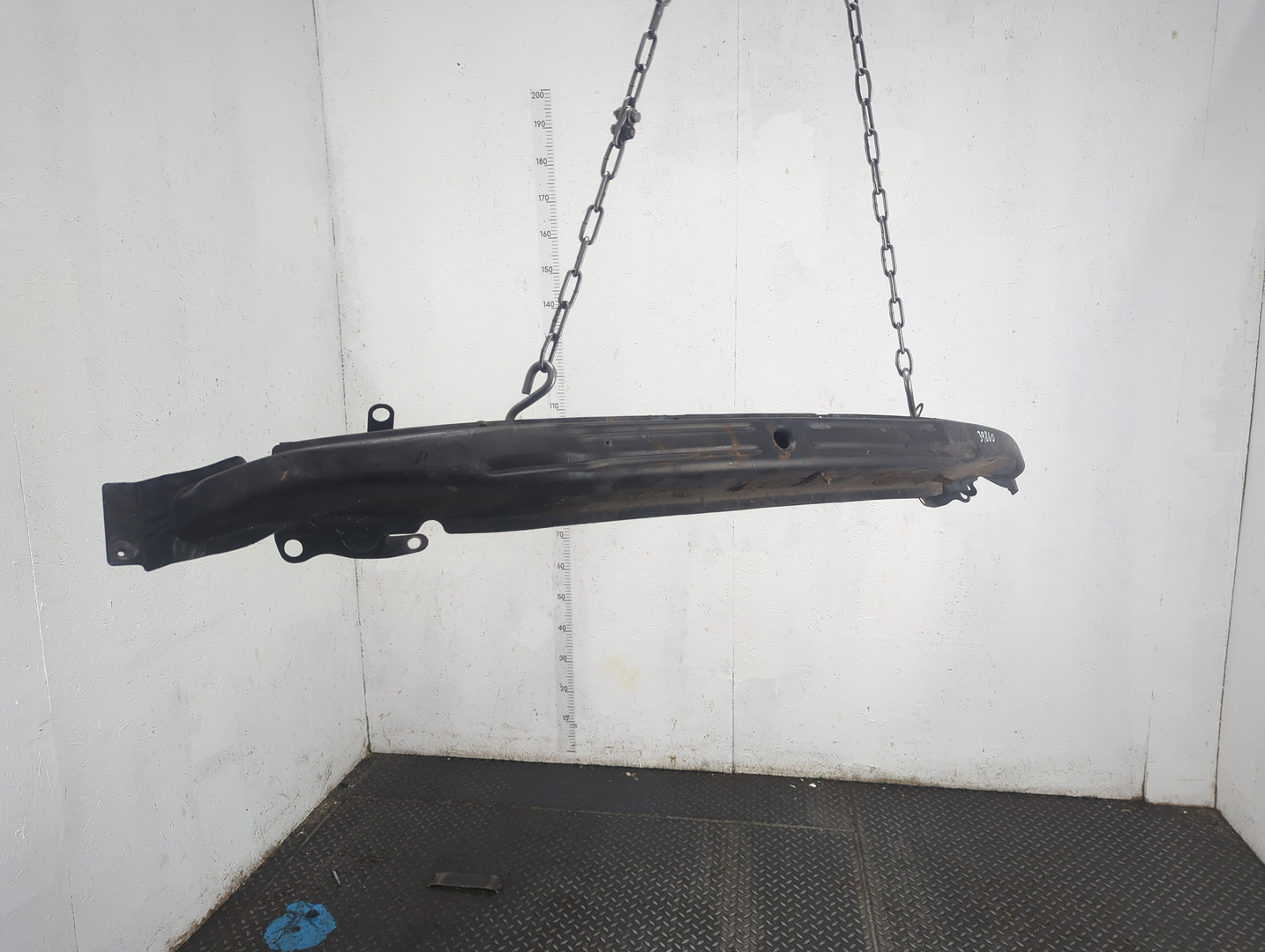 Усилитель переднего бампера