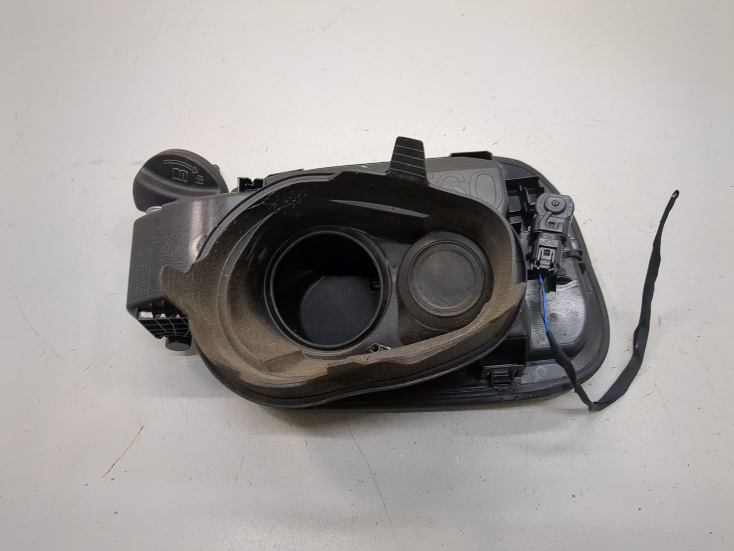 Лючок бензобака