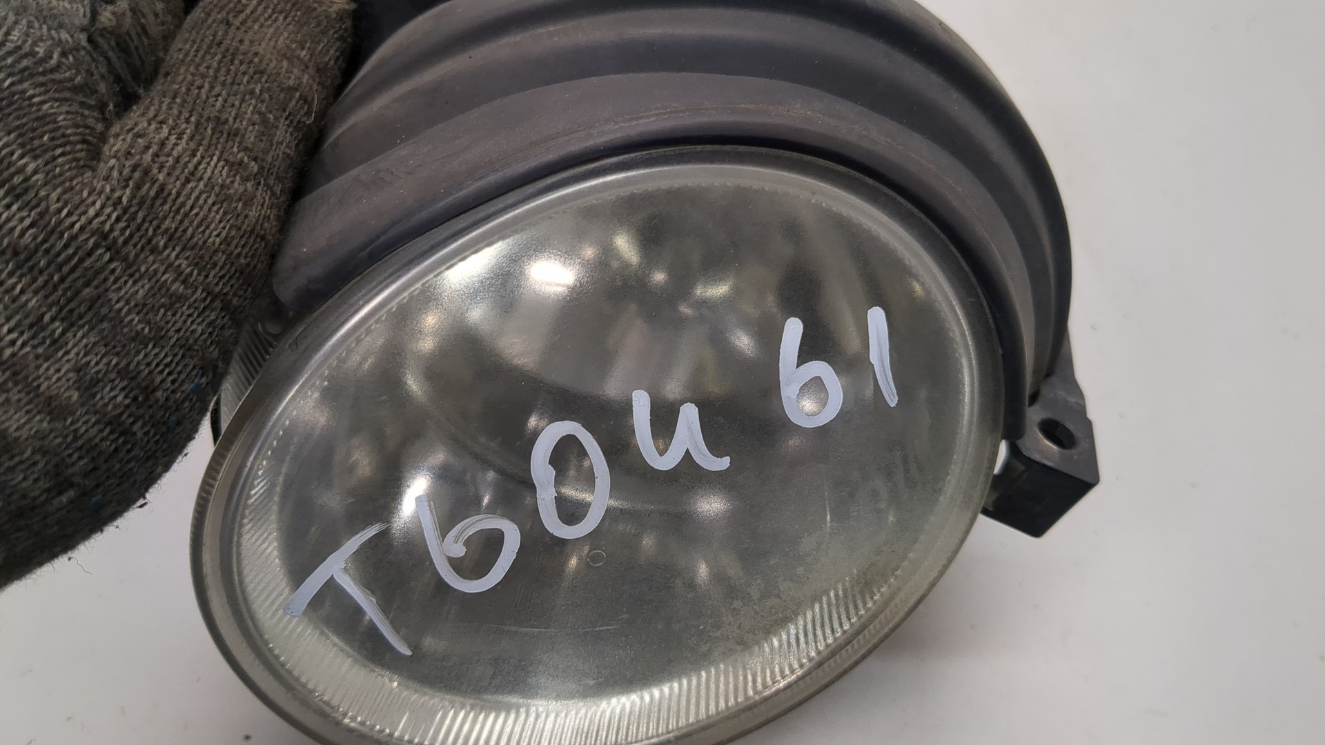 Фара противотуманная левая