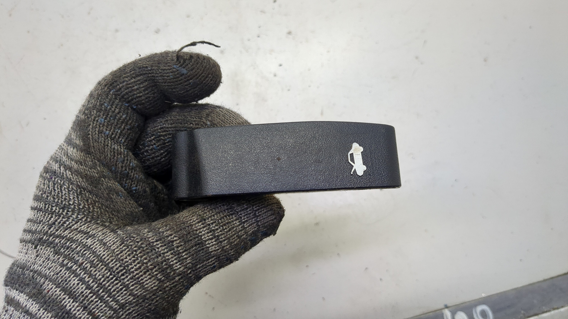 Ручка открывания капота