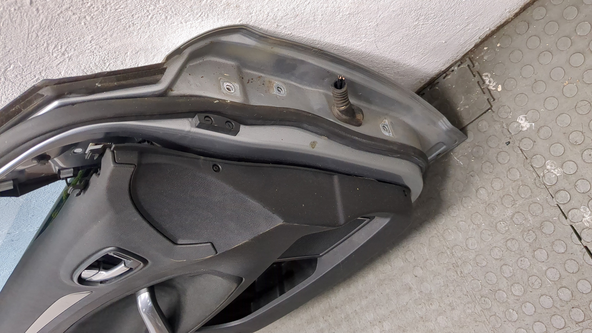 Дверь передняя левая