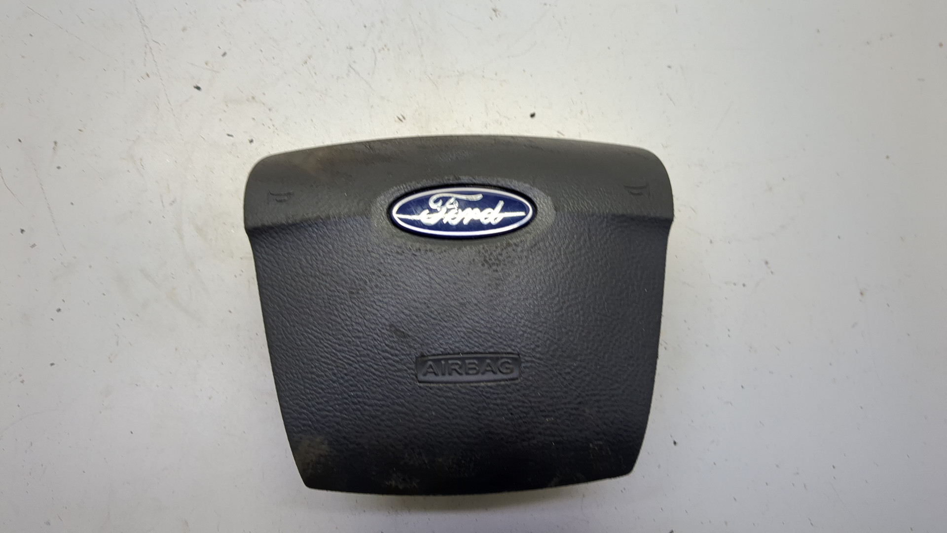 Подушка безопасности в рулевое колесо