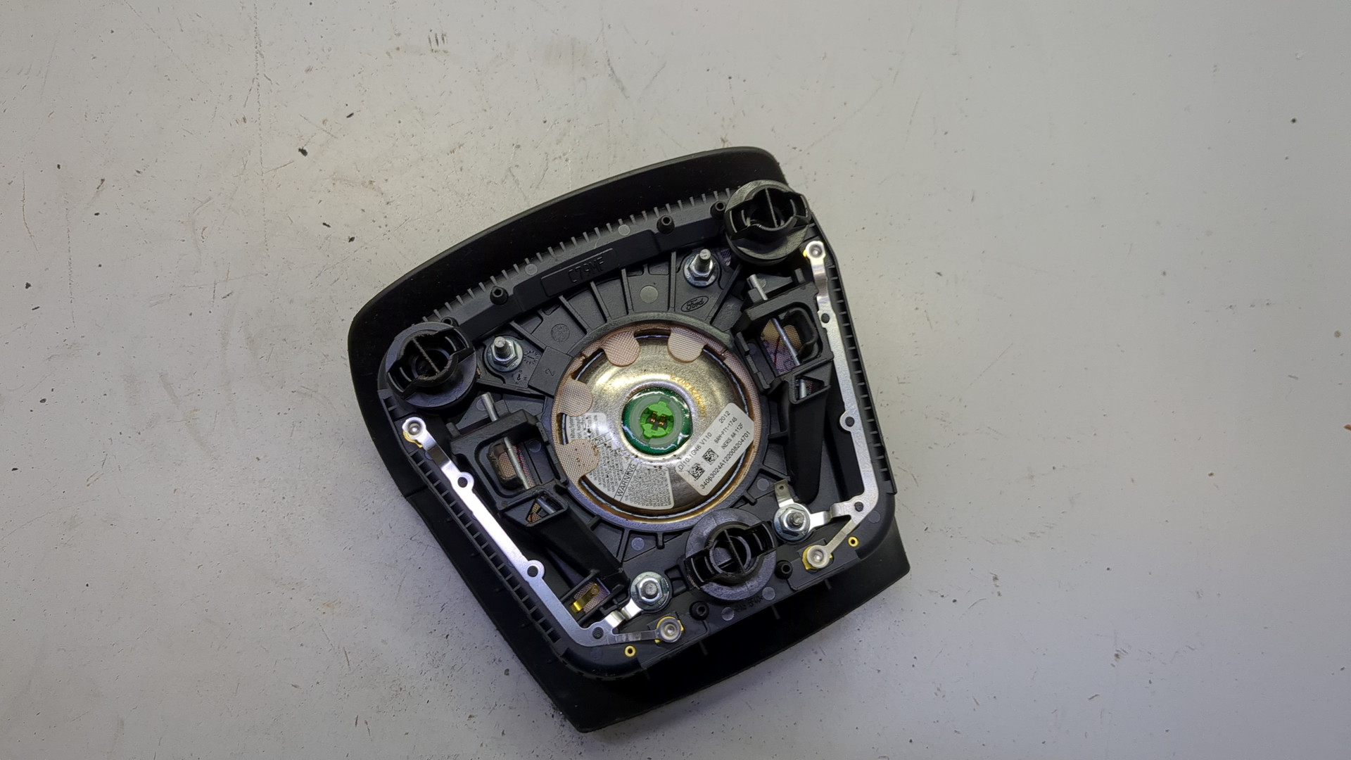 Подушка безопасности в рулевое колесо