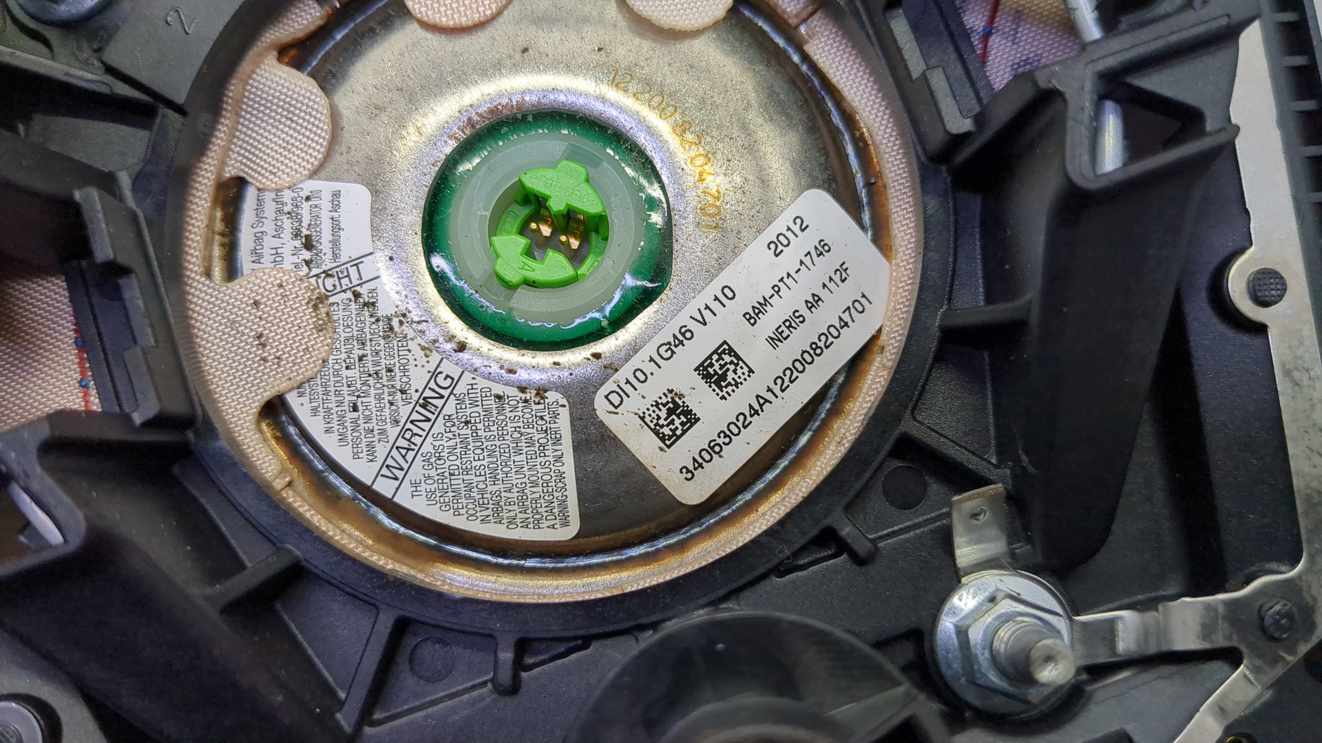 Подушка безопасности в рулевое колесо