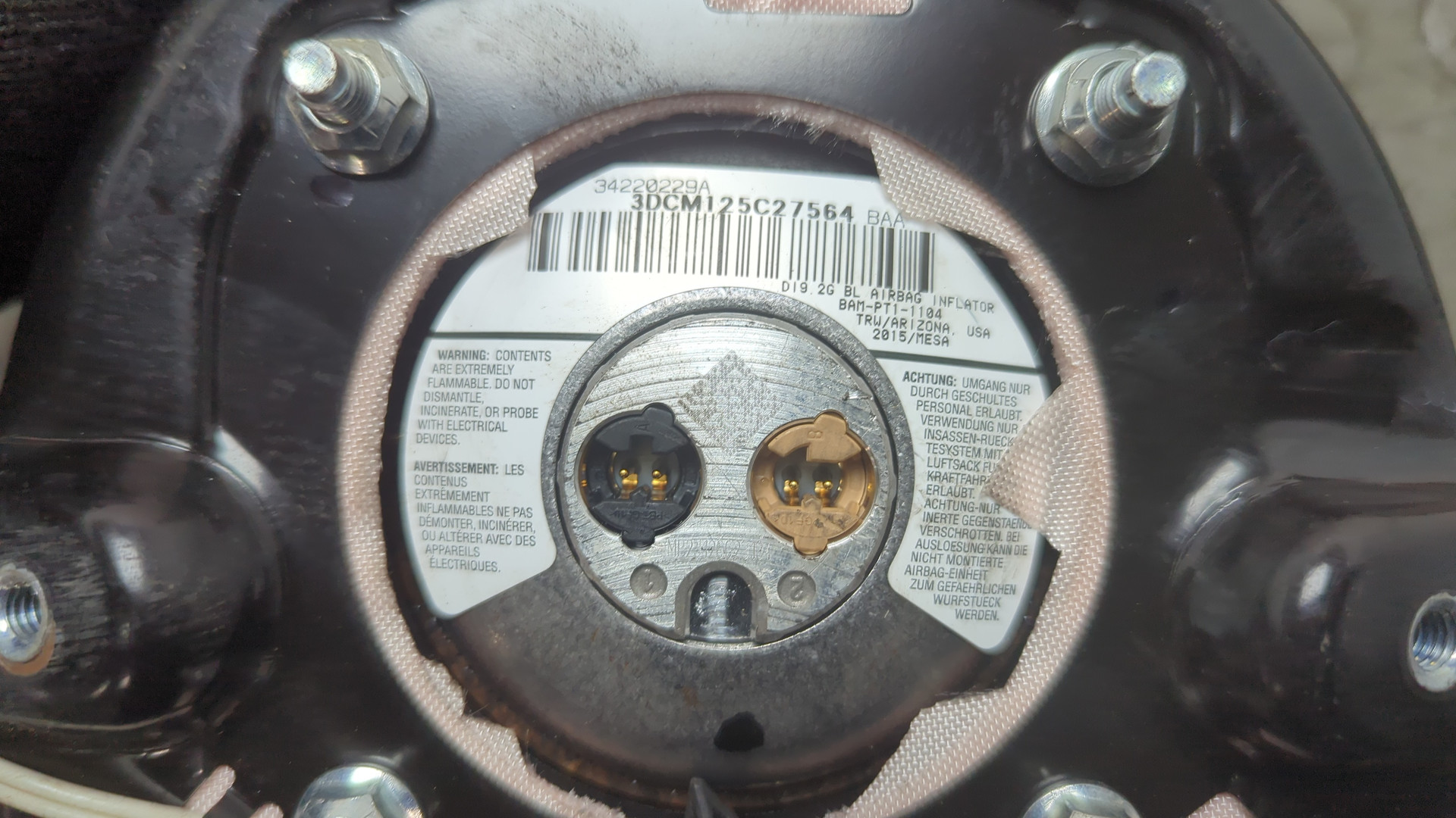 Подушка безопасности в рулевое колесо