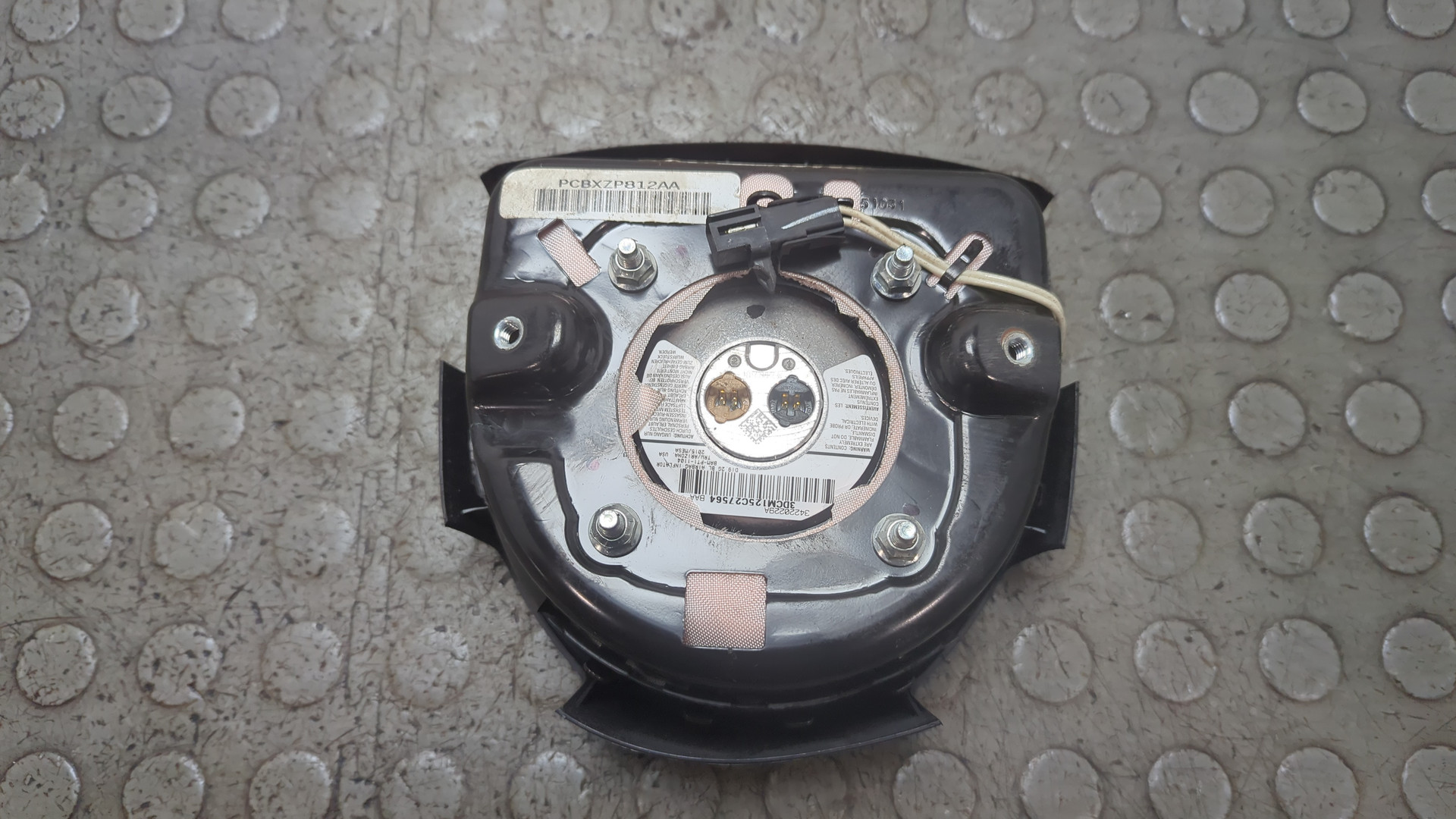 Подушка безопасности в рулевое колесо