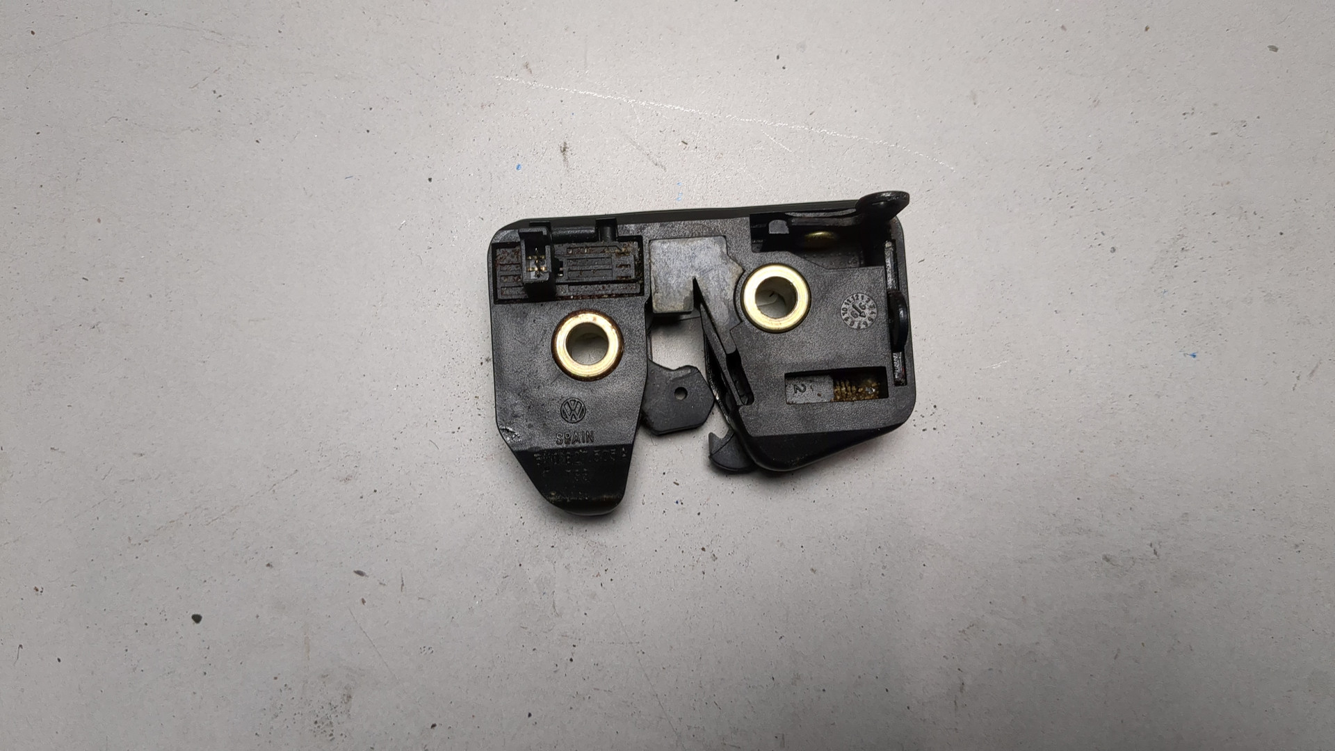 Замок багажника