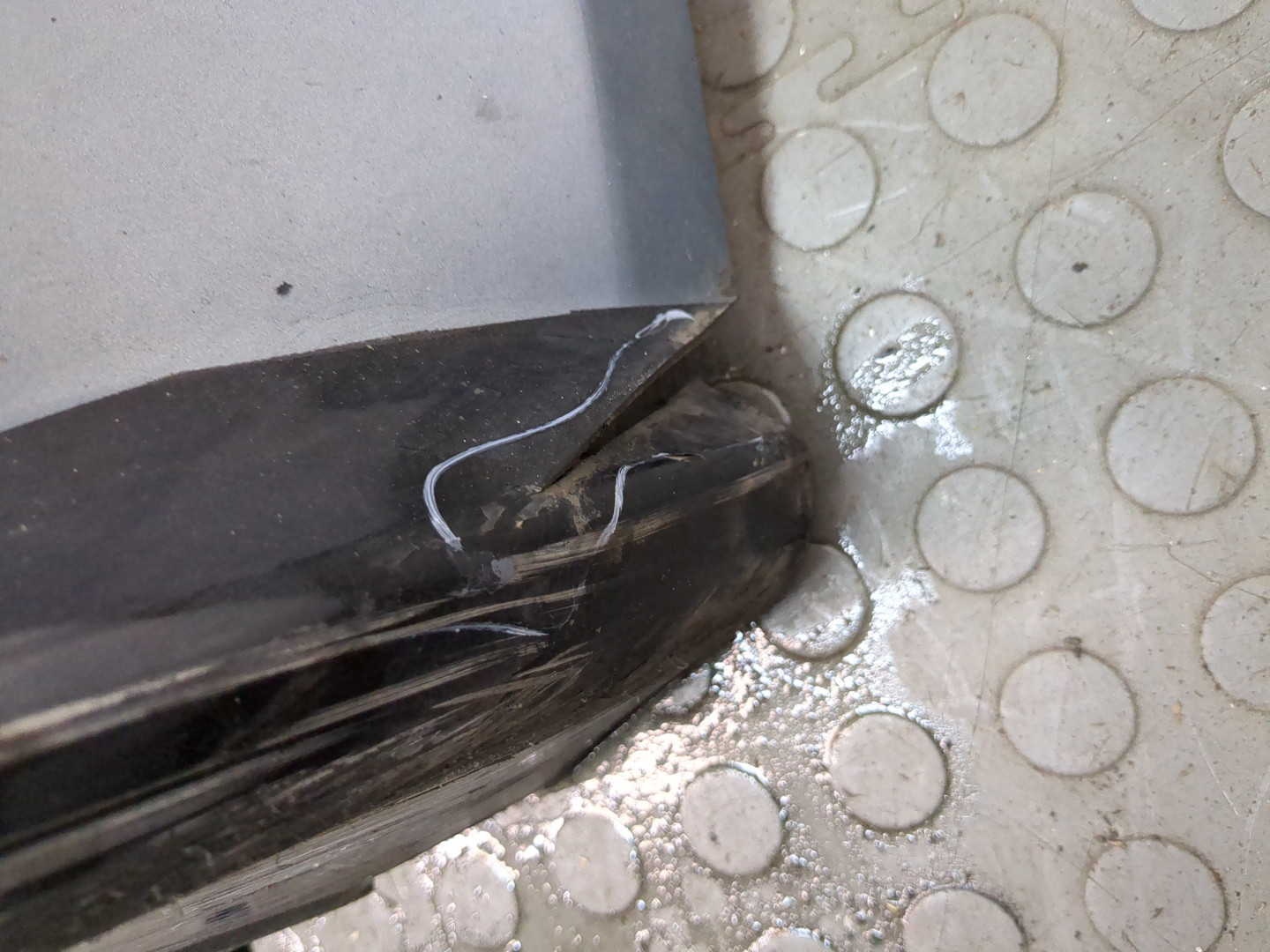 Бампер передний