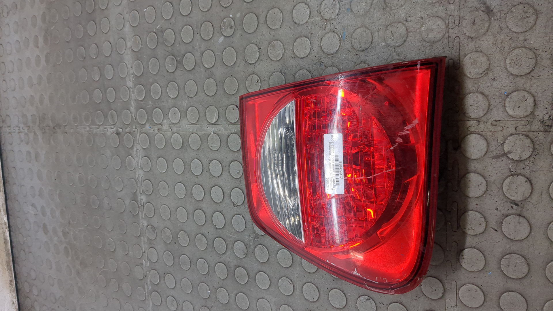 Фонарь задний внутренний левый