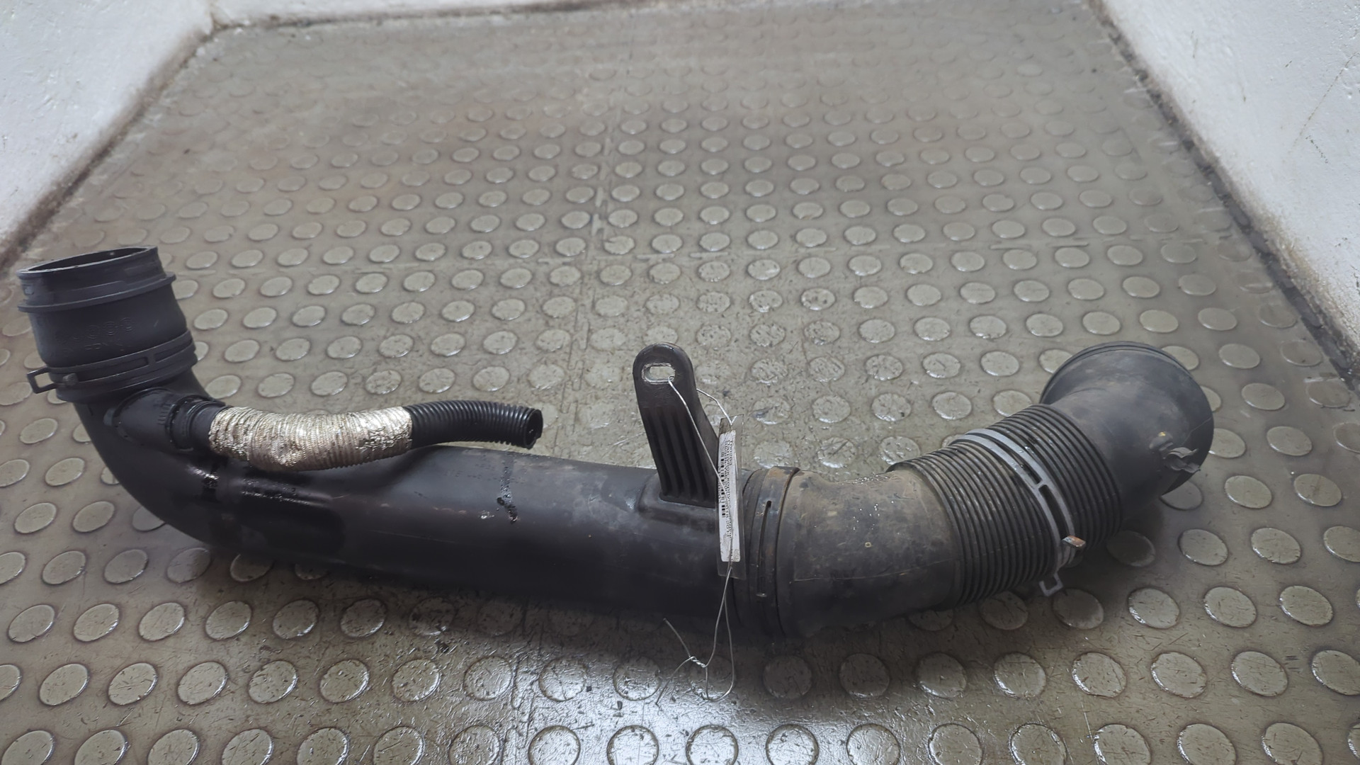 Патрубок воздушного фильтра