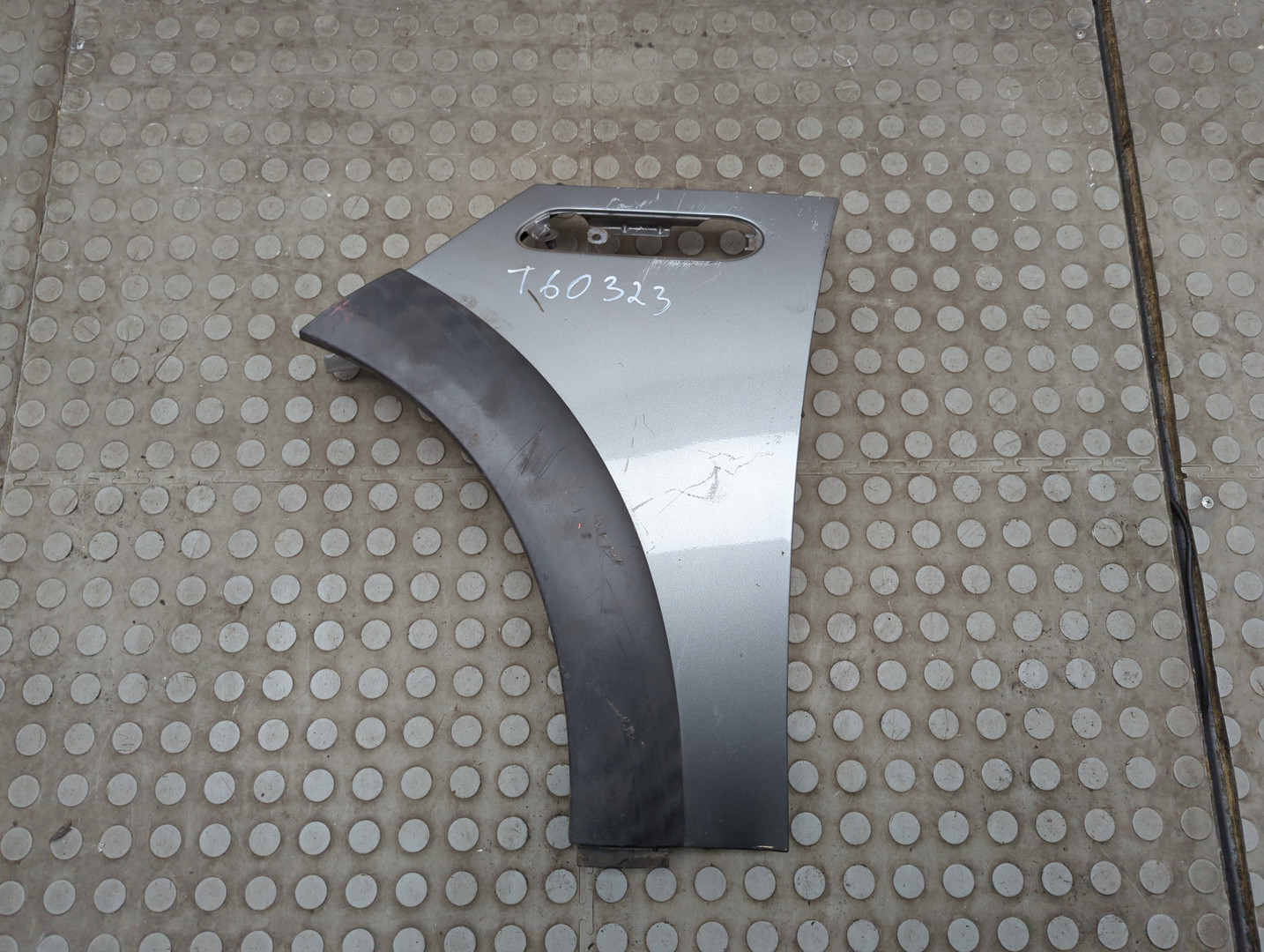 Крыло переднее левое