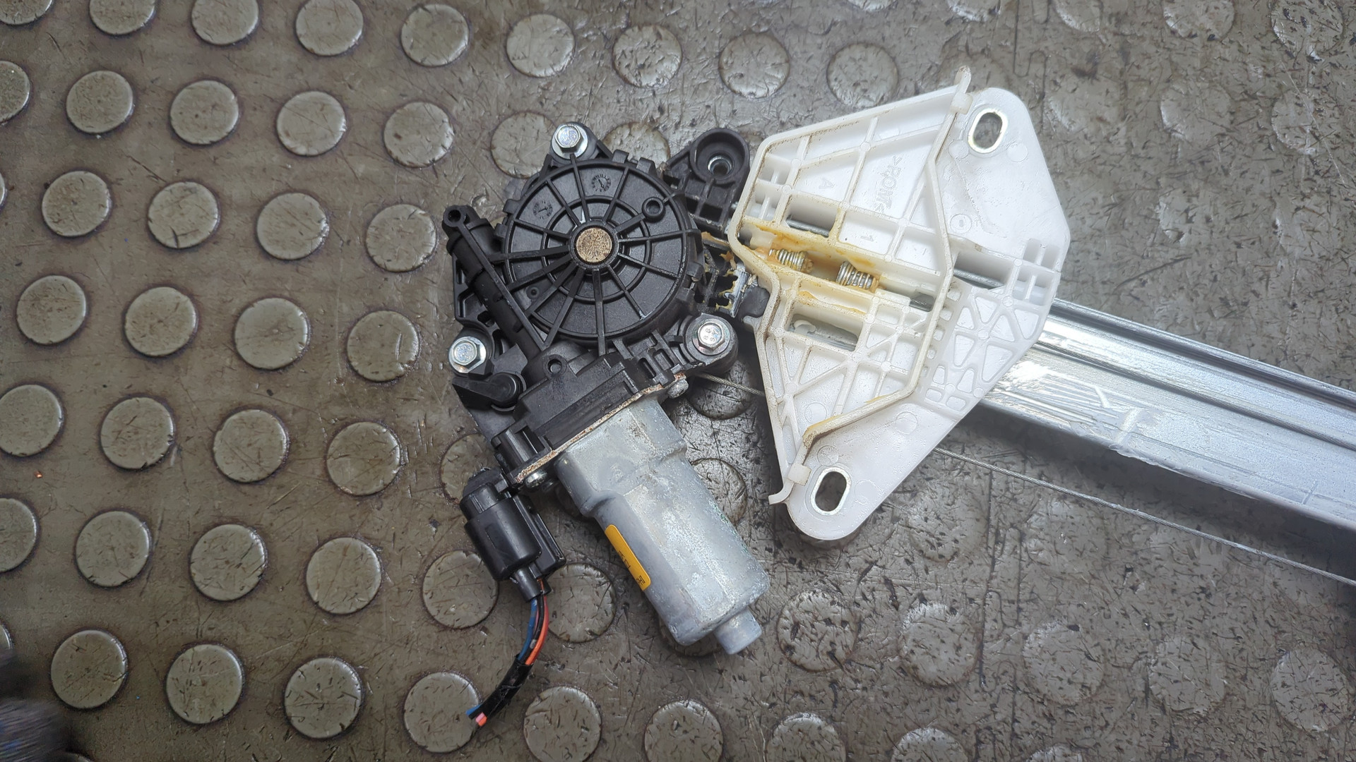 Стеклоподъемник электр. передний правый