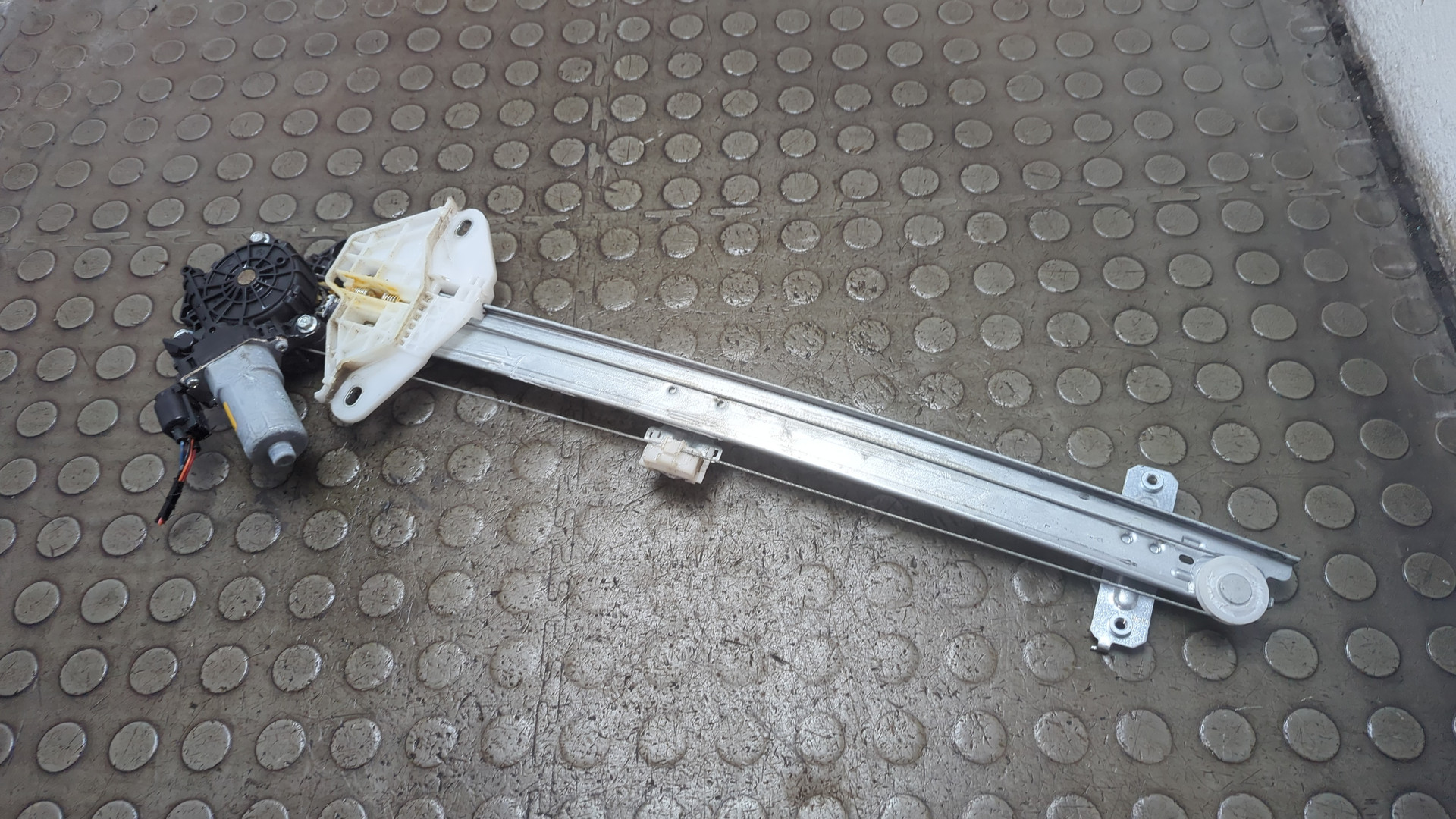 Стеклоподъемник электр. передний правый