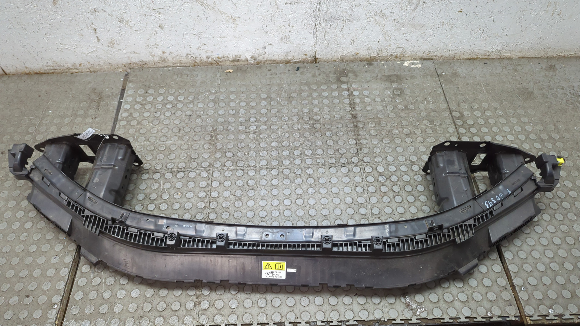 Усилитель переднего бампера