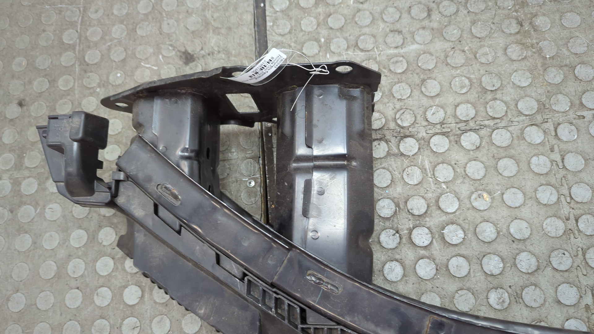 Усилитель переднего бампера