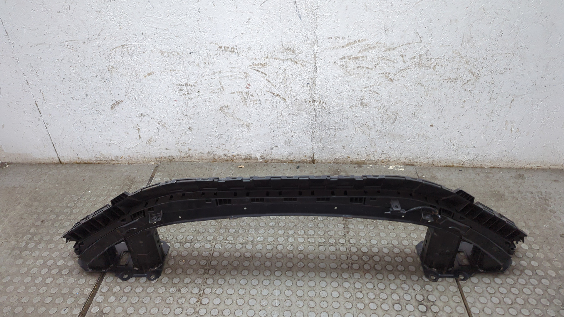 Усилитель переднего бампера