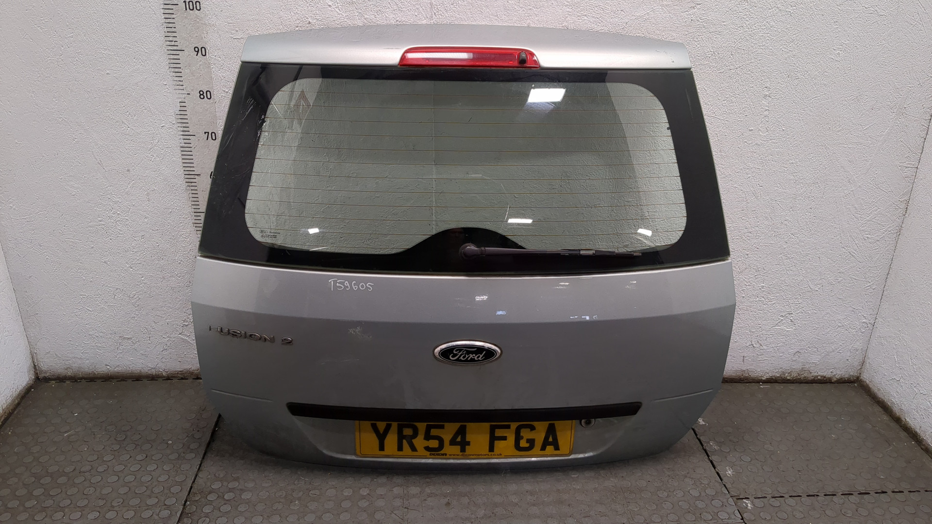 Дверь багажника