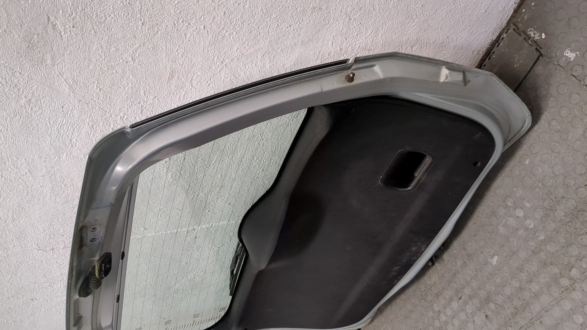 Дверь багажника