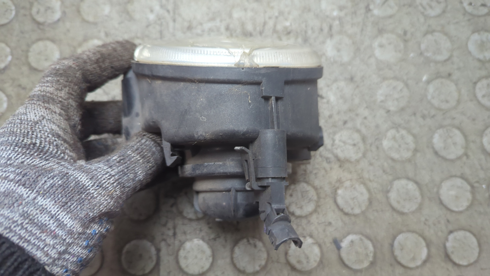 Фара противотуманная левая