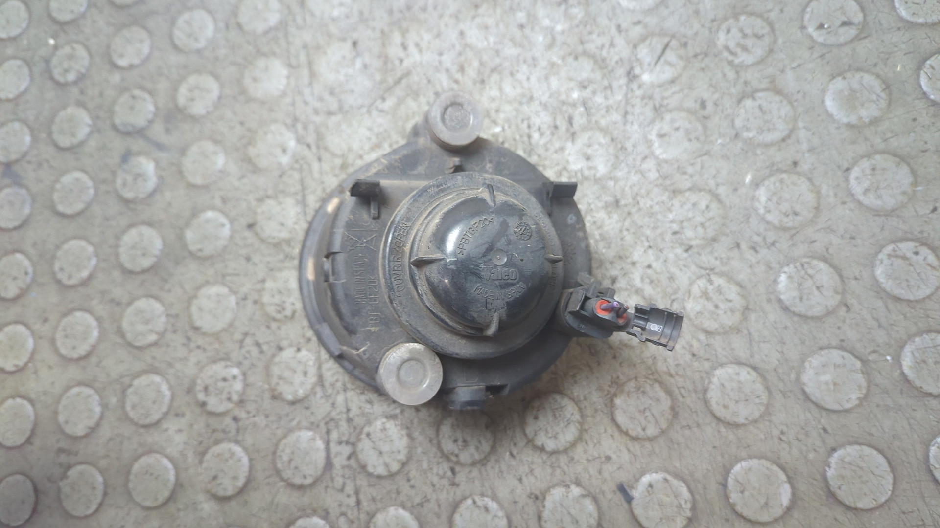 Фара противотуманная левая