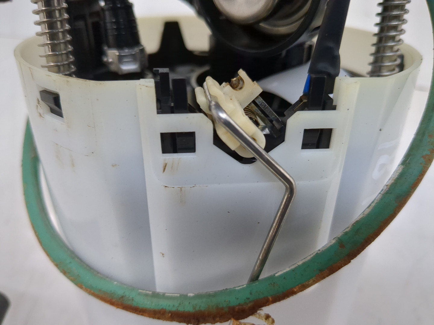 Насос топливный электрический