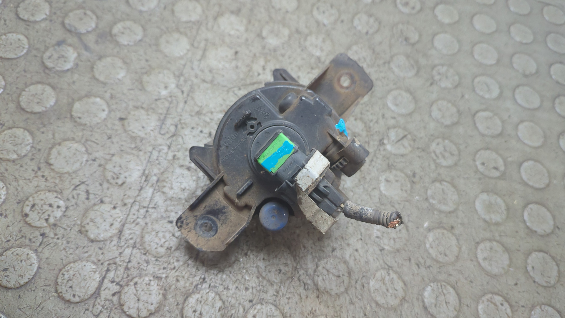 Фара противотуманная левая