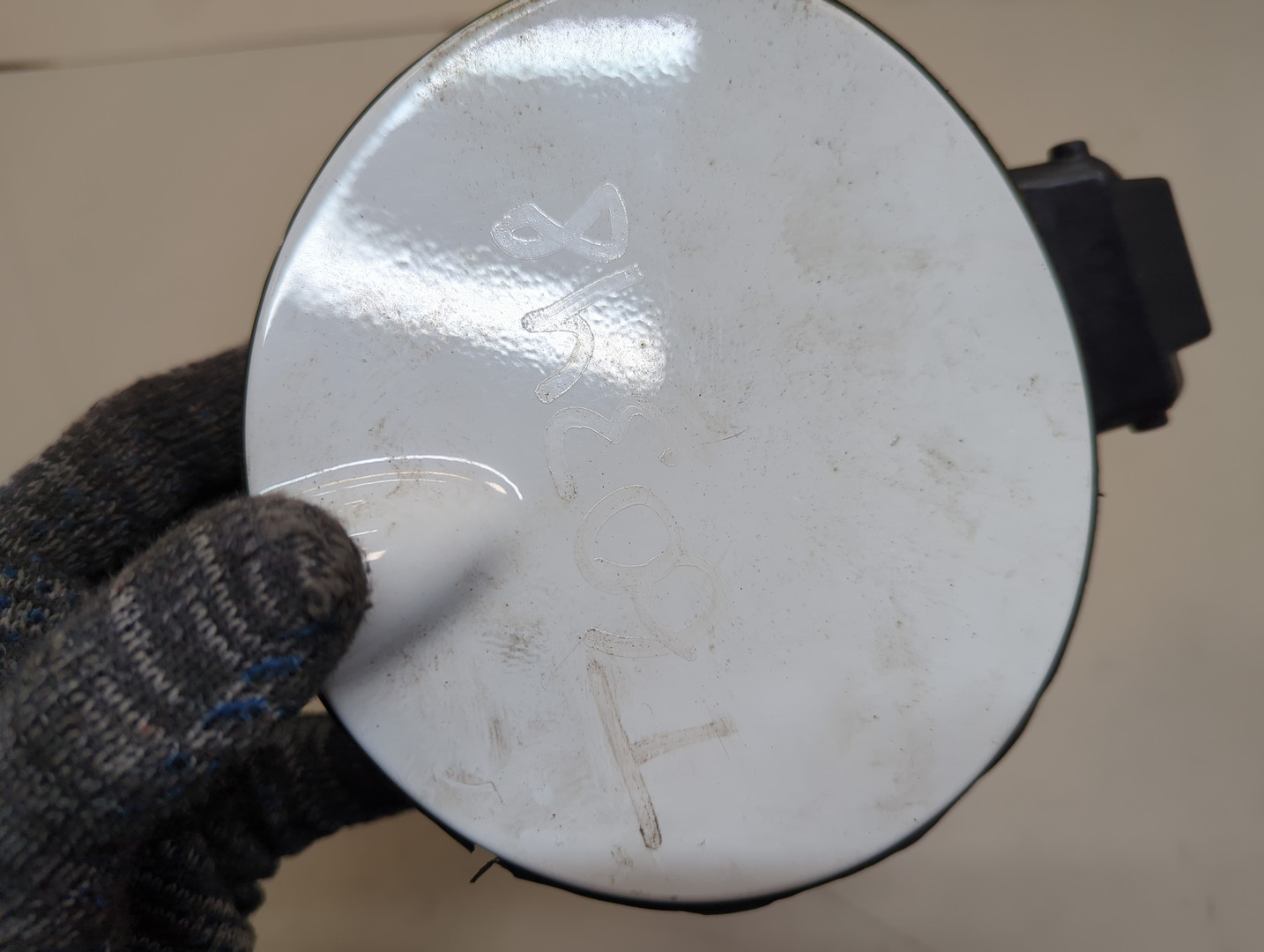 Лючок бензобака