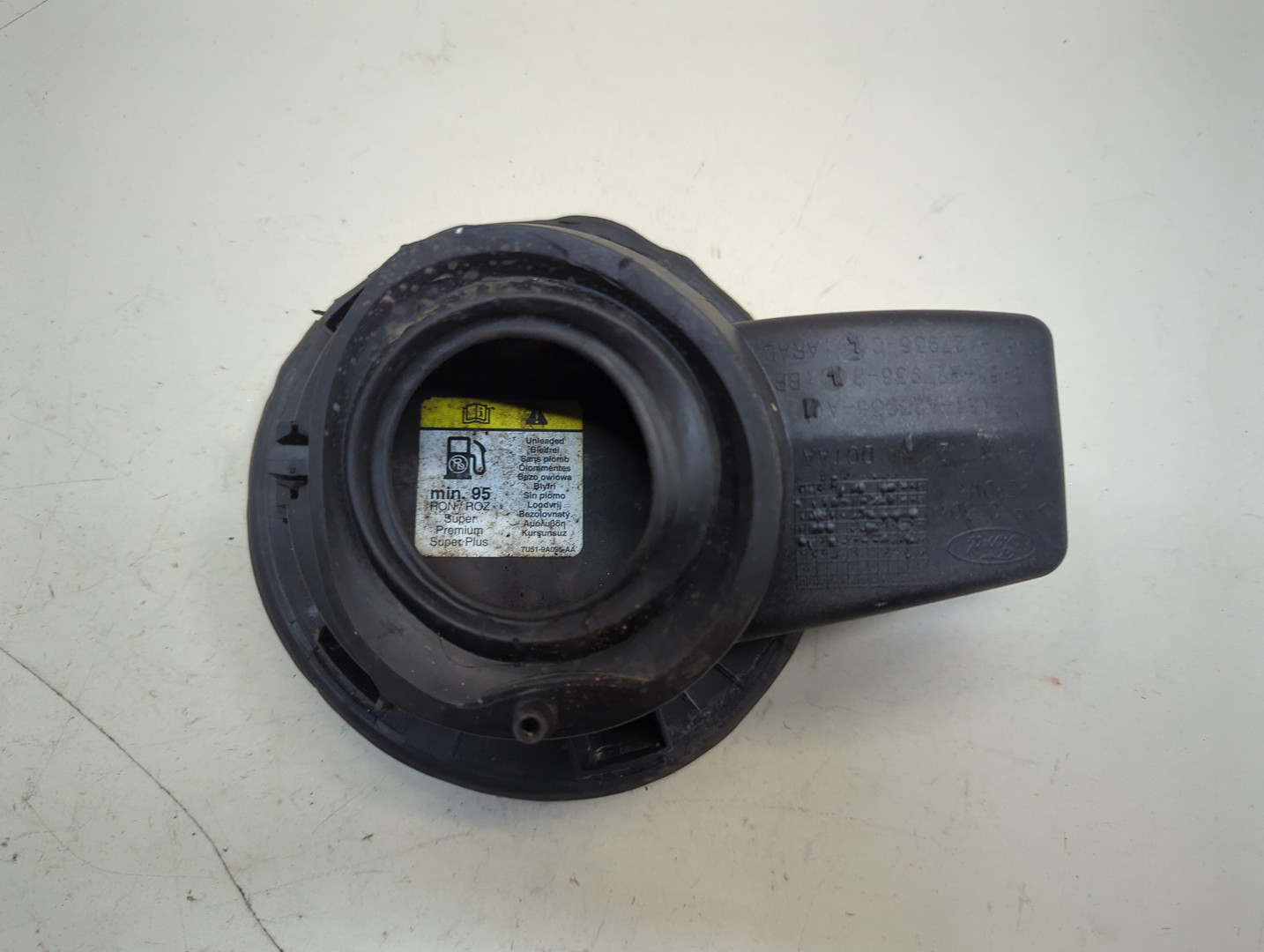 Лючок бензобака