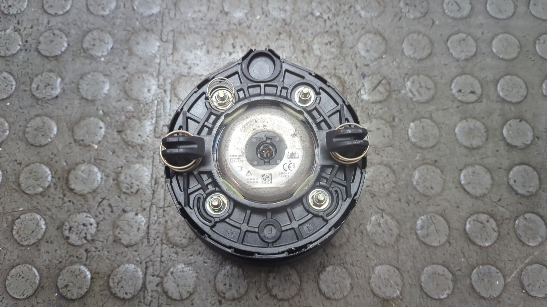 Подушка безопасности в рулевое колесо