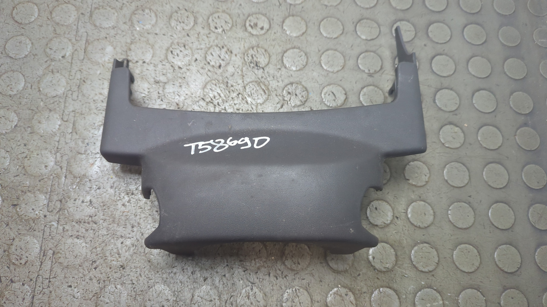 Кожух рулевой колонки