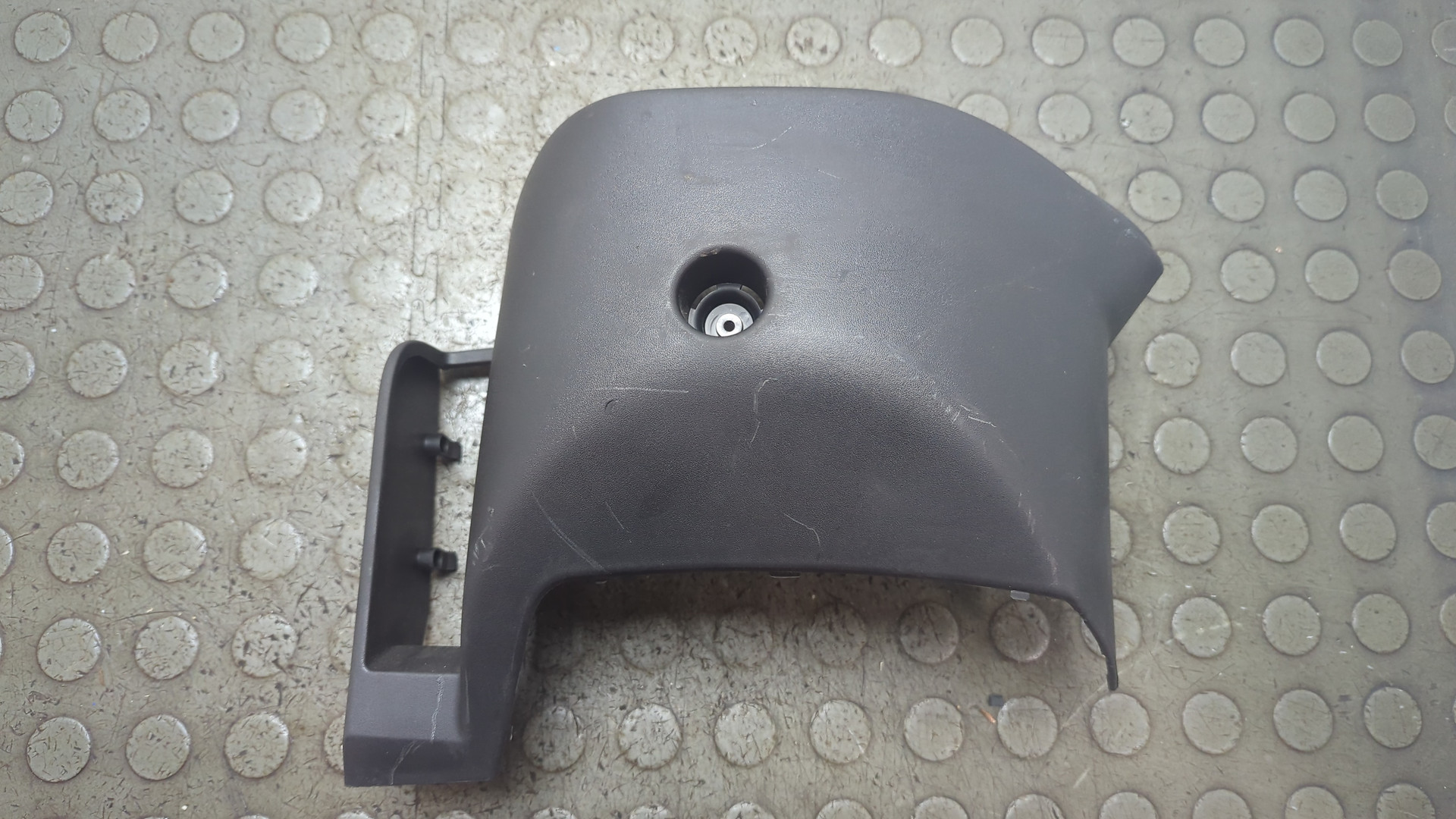 Кожух рулевой колонки