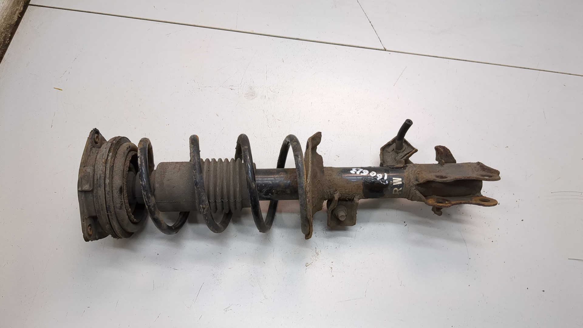 Амортизатор передний правый