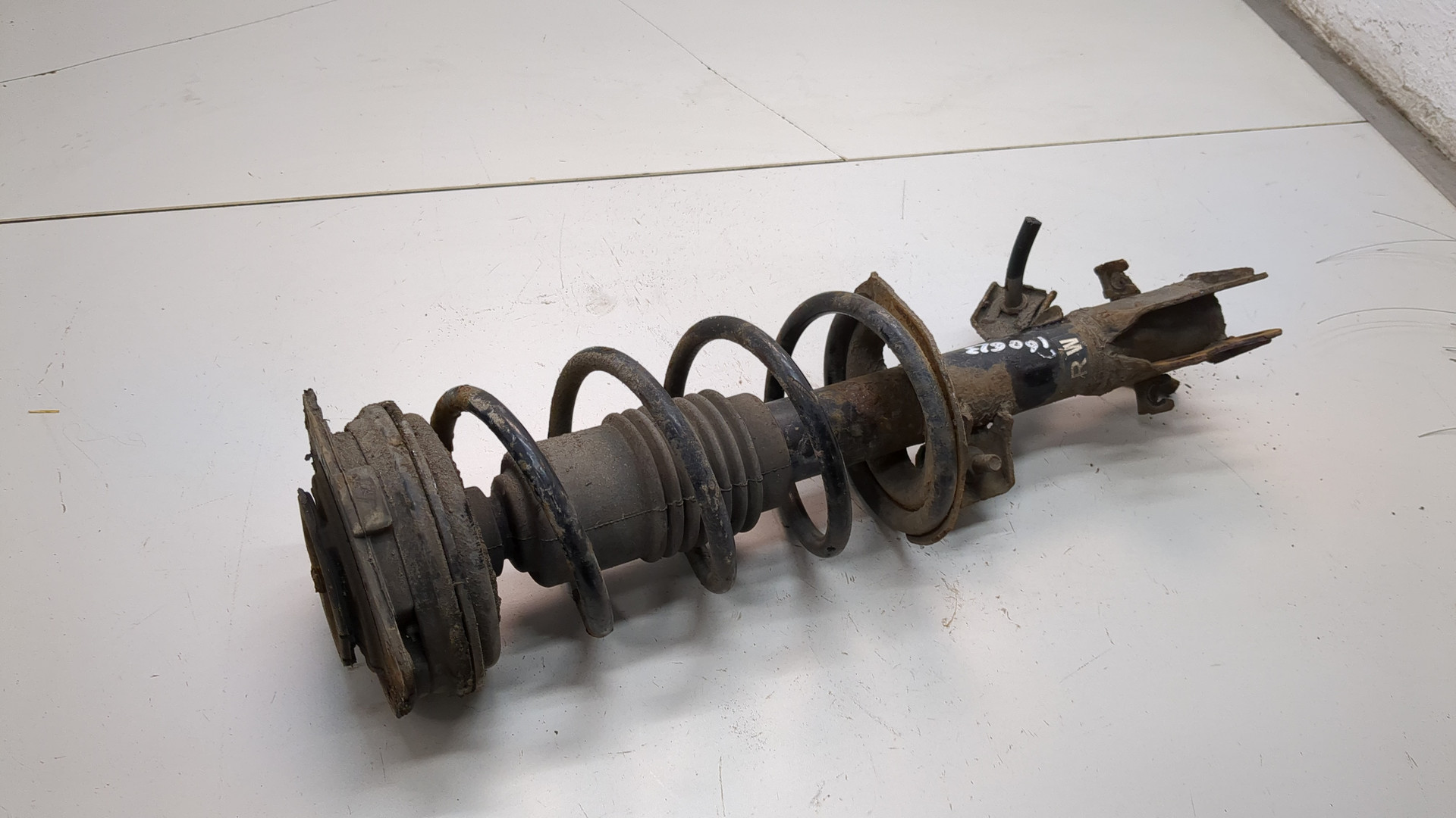 Амортизатор передний правый