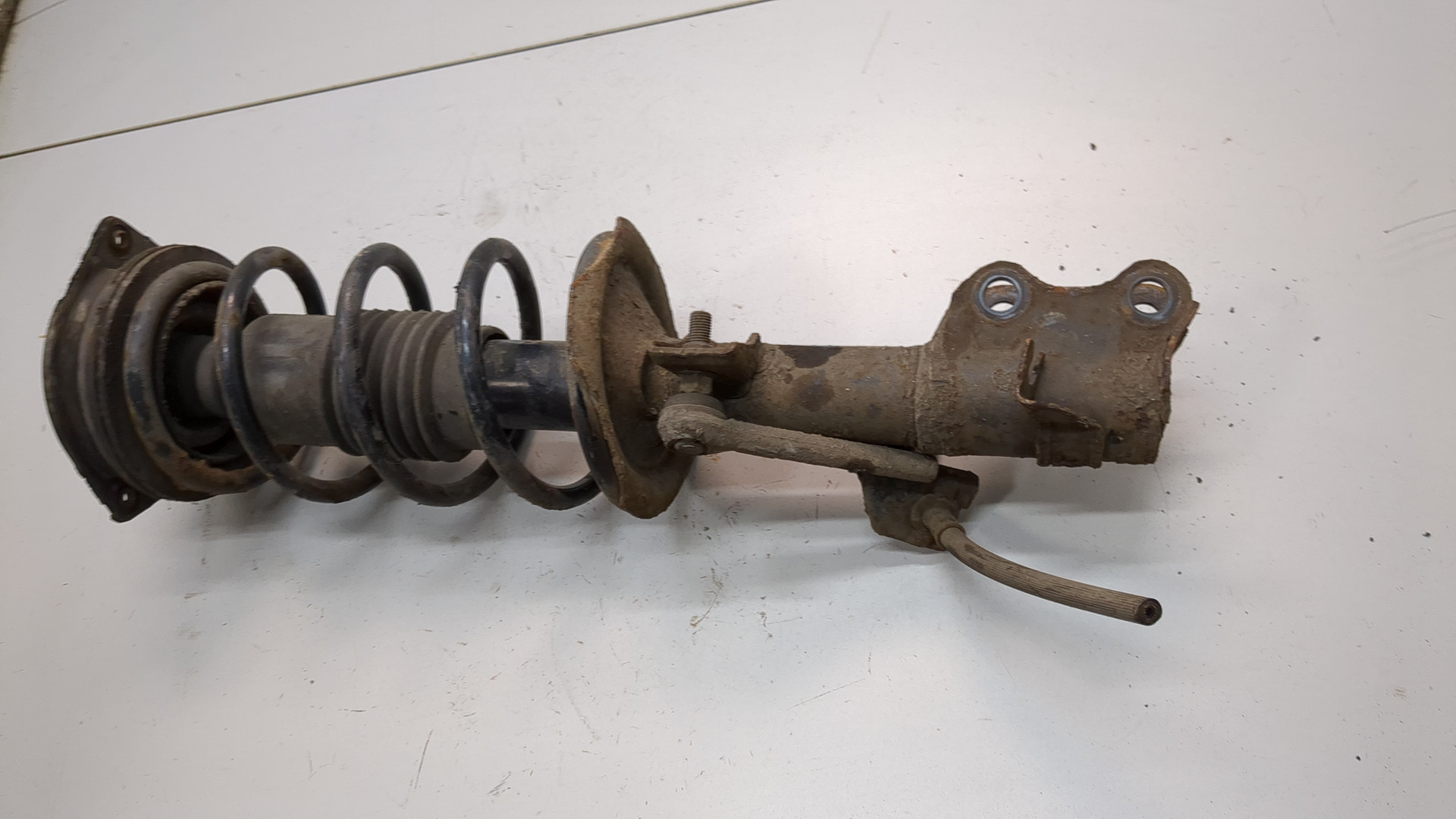 Амортизатор передний правый