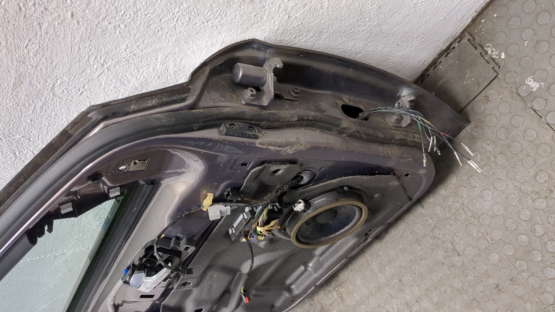 Дверь передняя левая