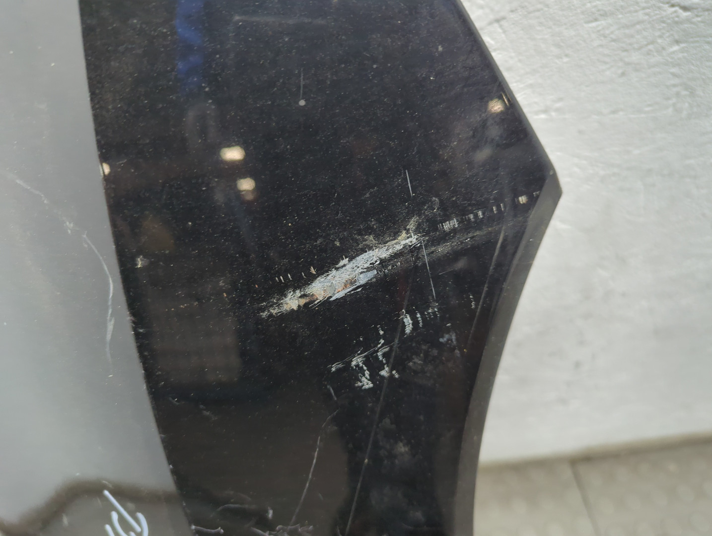 Крыло переднее правое