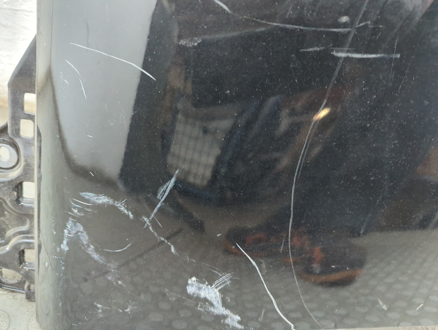 Крыло переднее правое