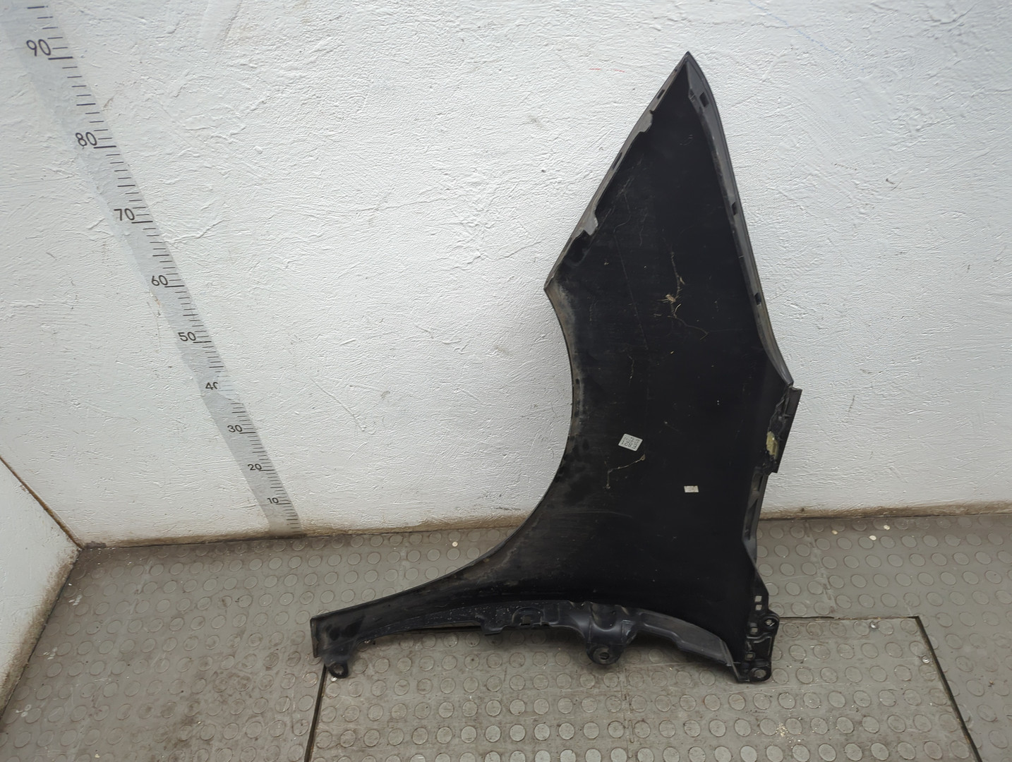 Крыло переднее правое