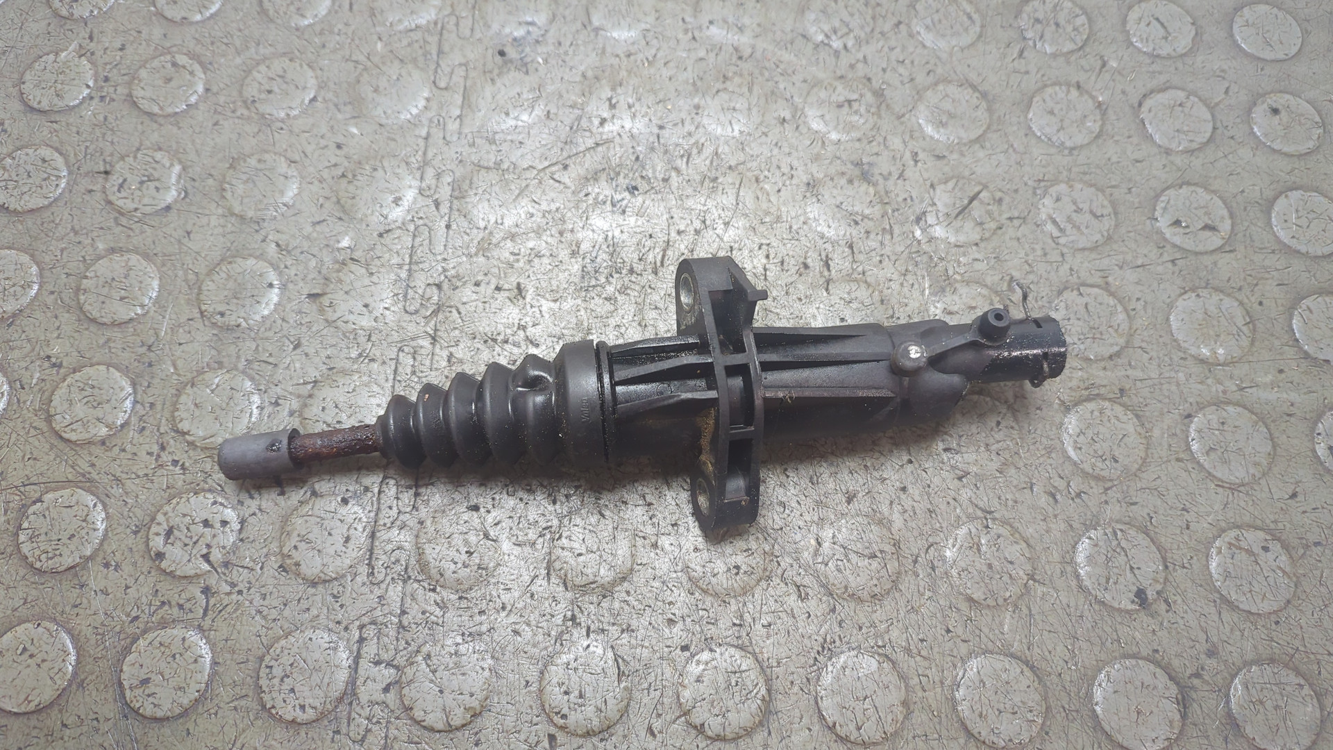 Цилиндр сцепления рабочий