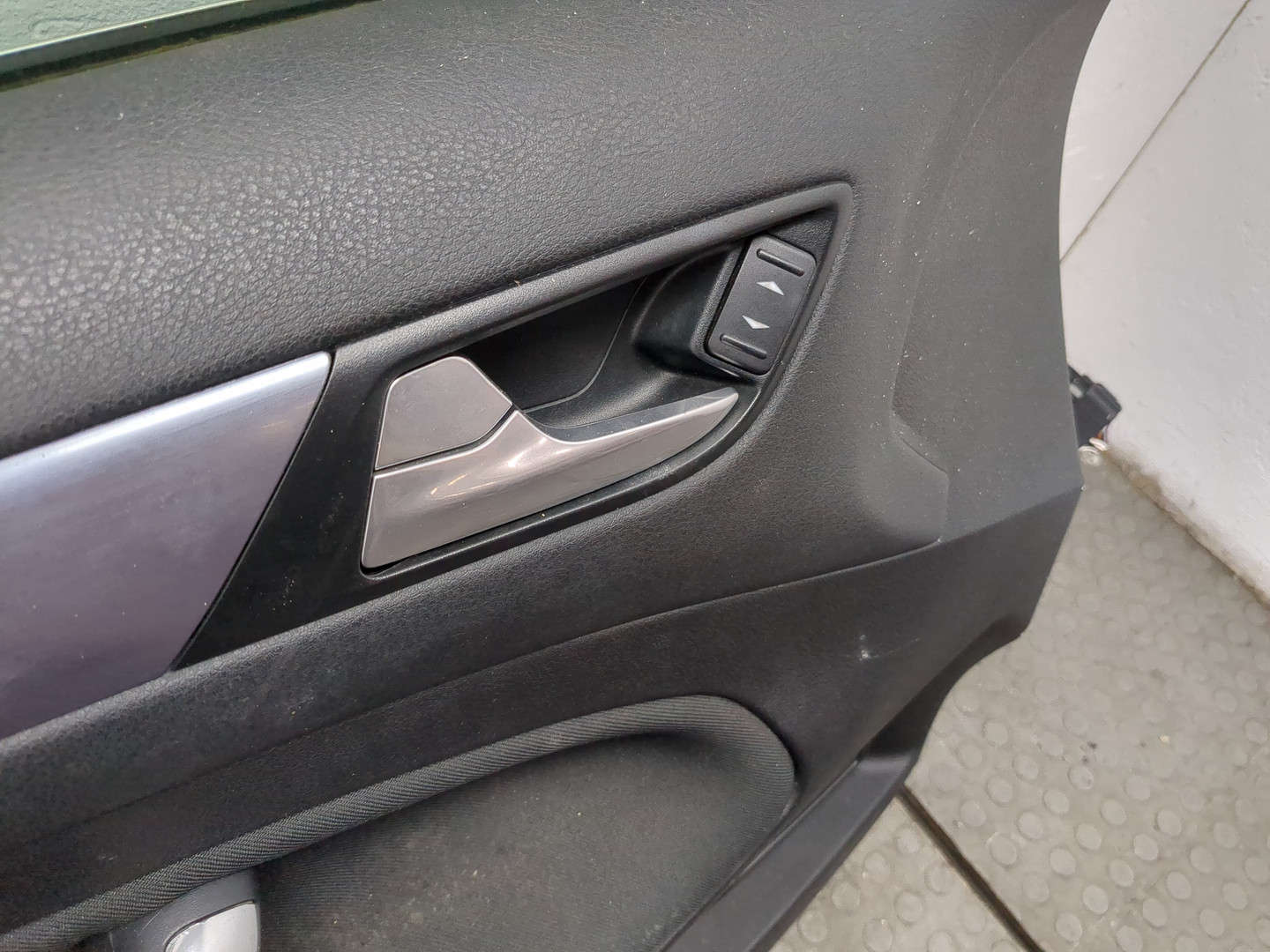 Дверь передняя левая