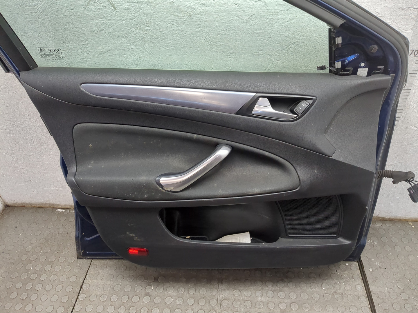 Дверь передняя левая