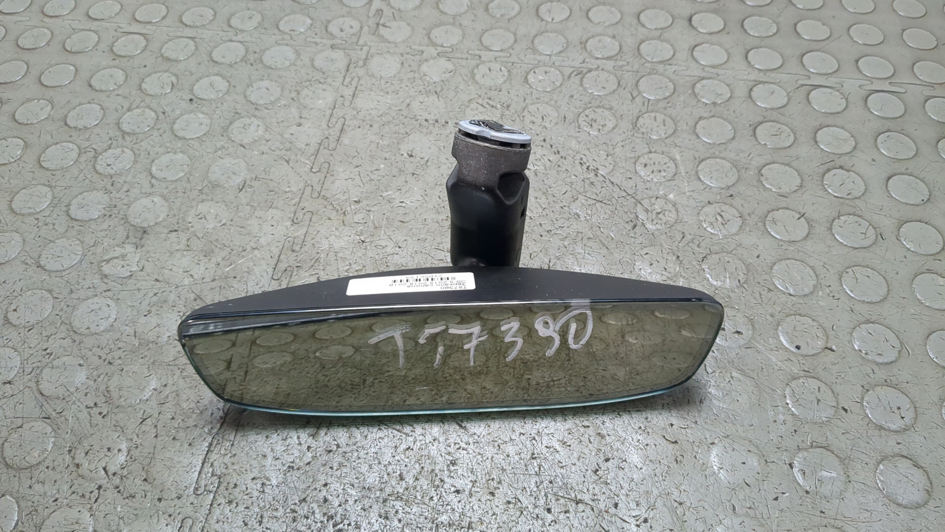 Зеркало заднего вида