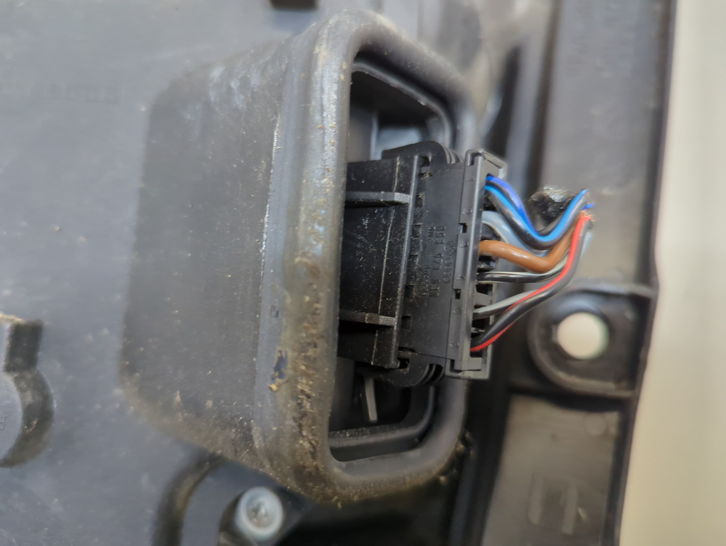 Фонарь задний левый