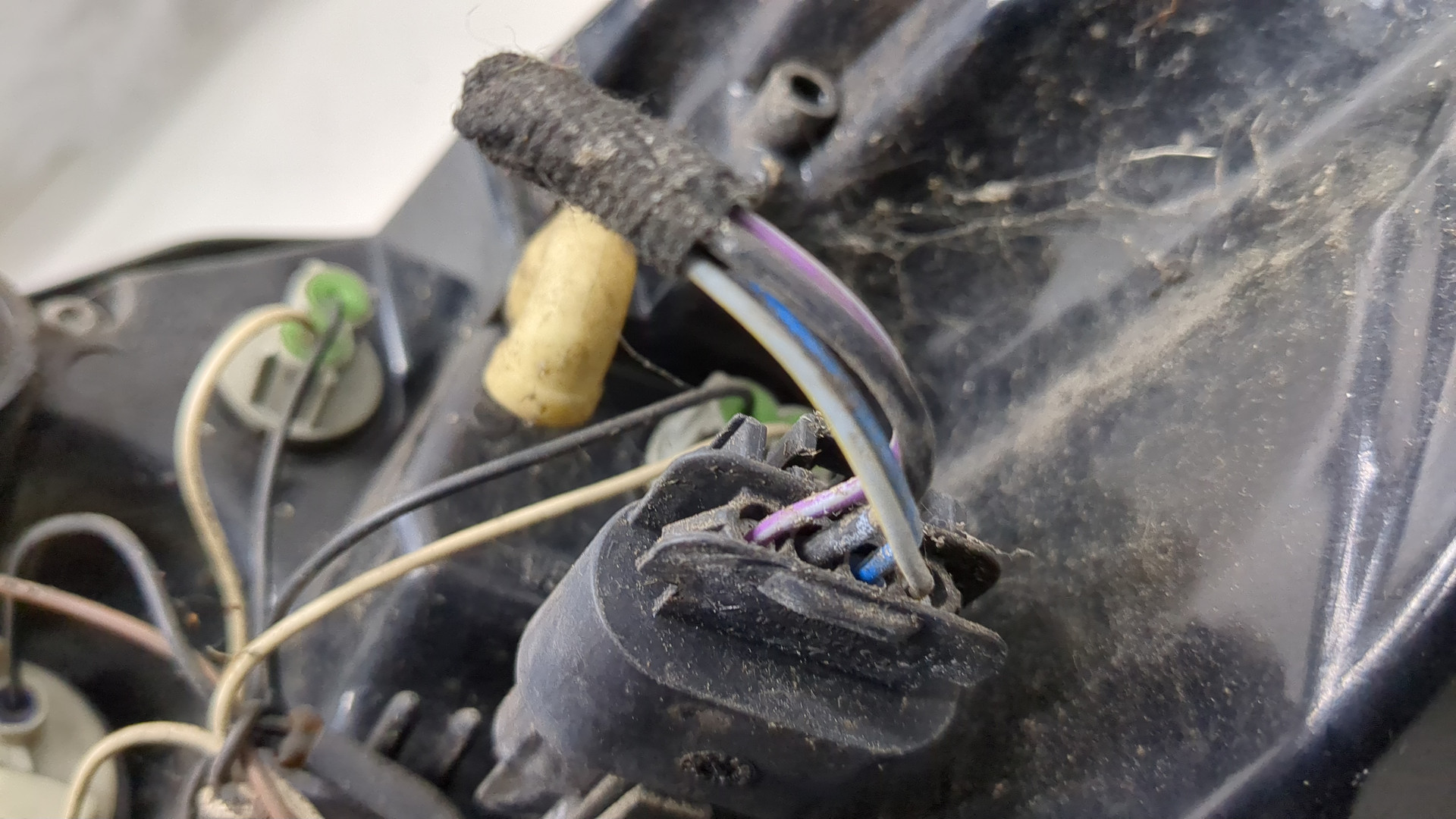 Фонарь задний левый