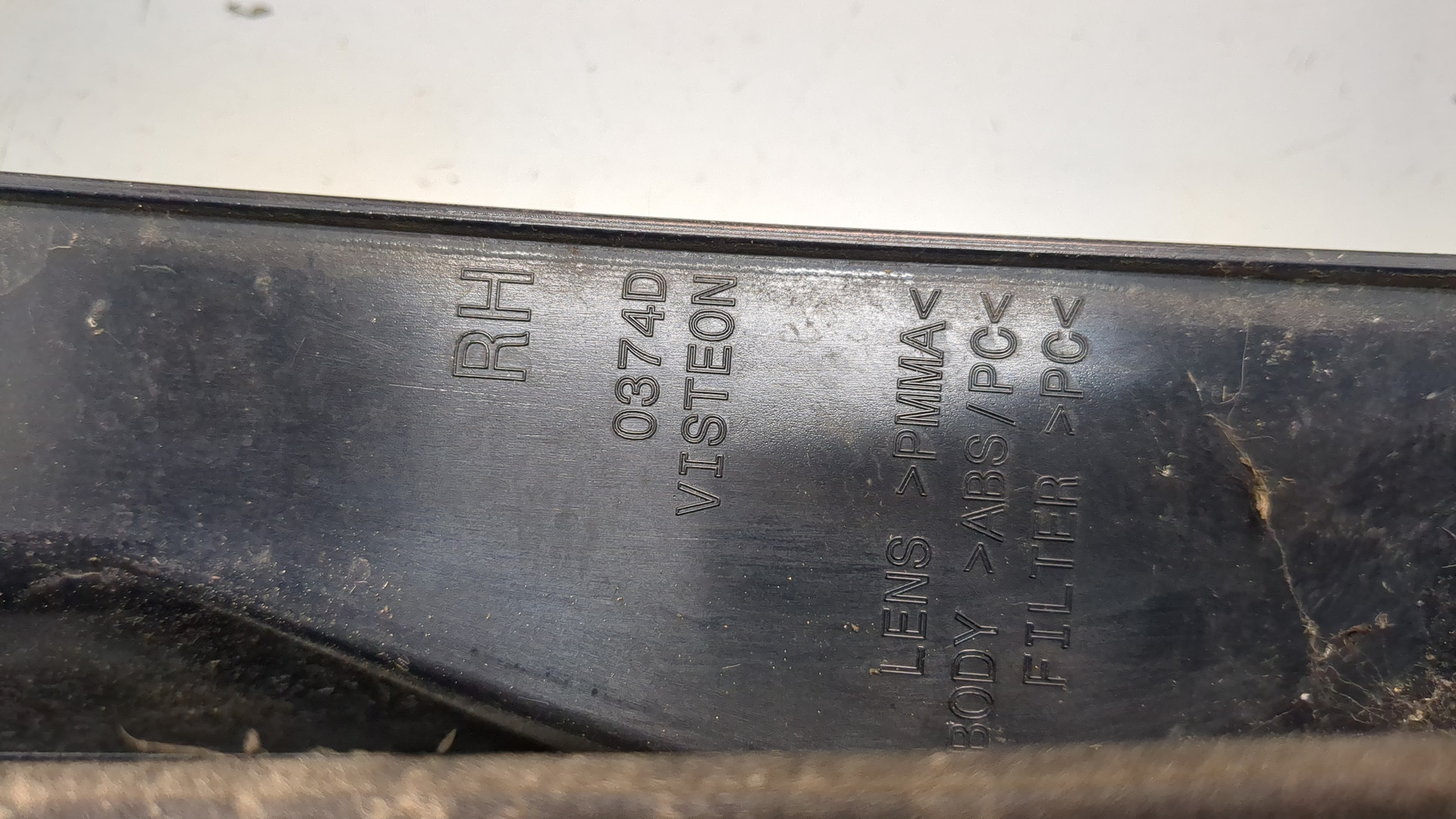 Фонарь задний правый