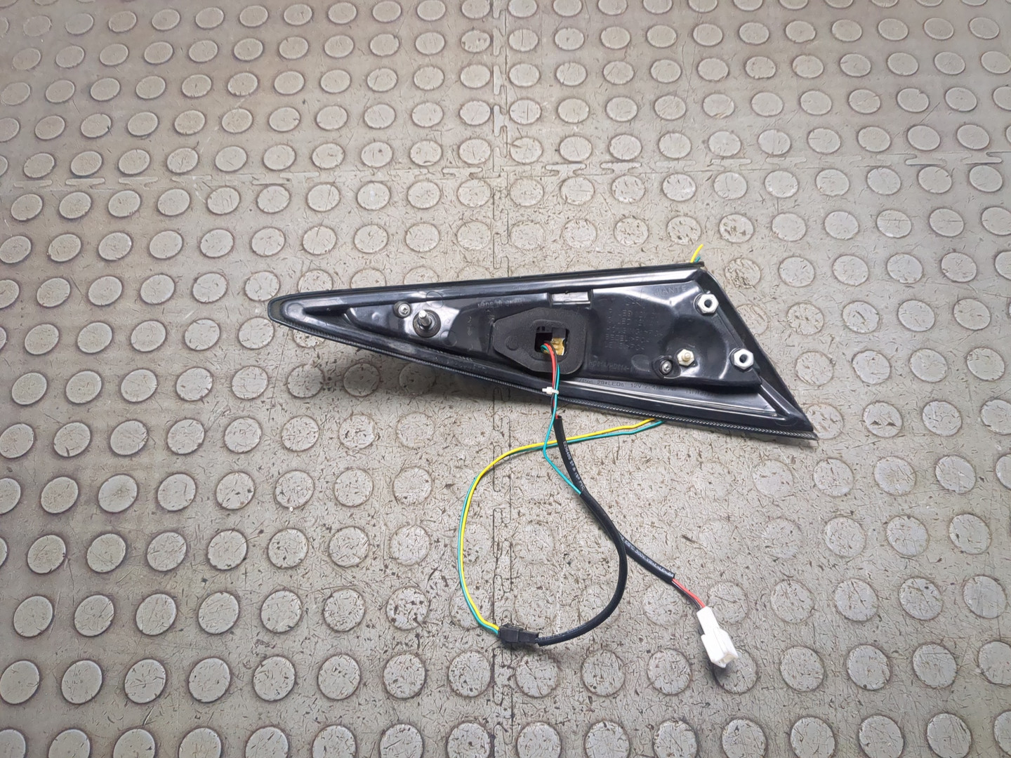 Фонарь задний внутренний правый