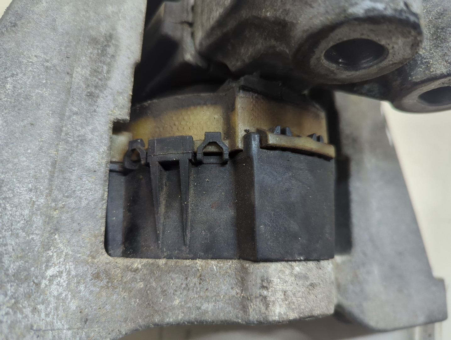 Опора двигателя