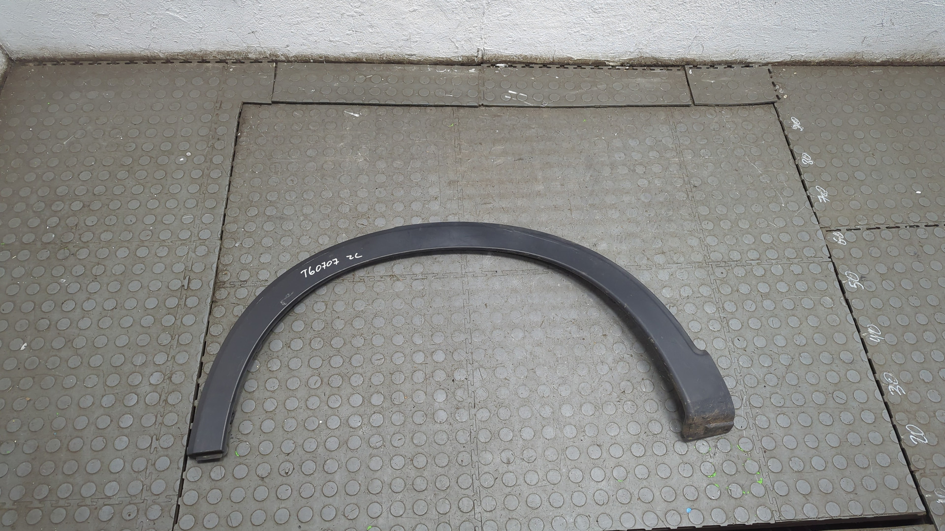 Накладка заднего крыла левого