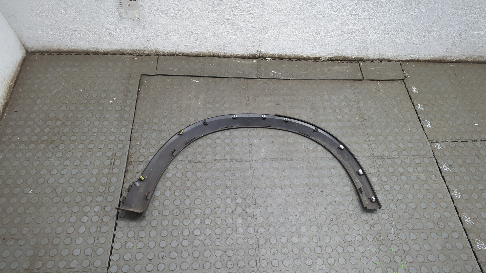 Накладка заднего крыла левого